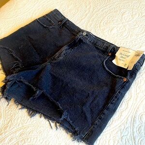 NWT A&F The Cut Off Short Women’s 36 X 22 Black 10.5” High-Rise Distressed